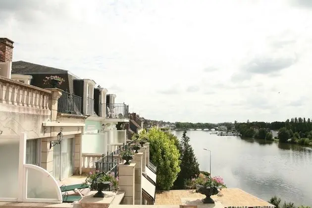 Superior Tek Büyük veya İki Ayrı Yataklı Oda, Nehir Manzaralı