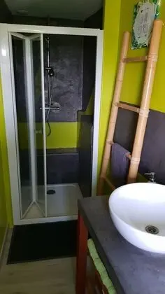 Standard Tek Büyük Yataklı Oda, Özel Banyo, Avlu Manzaralı (Chambre Evasion)