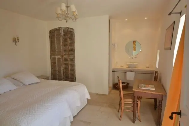 Tek Büyük Yataklı Oda (Bonnieux)