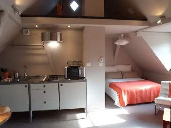 Stüdyo, Banyolu/Duşlu, Avlu Manzaralı