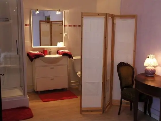 Tek Büyük Yataklı Oda, Banyolu/Duşlu (Chambre Rénata)