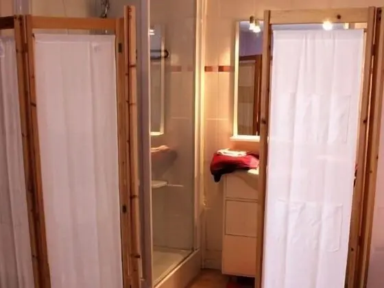 Tek Büyük Yataklı Oda, Banyolu/Duşlu (Chambre Rénata)