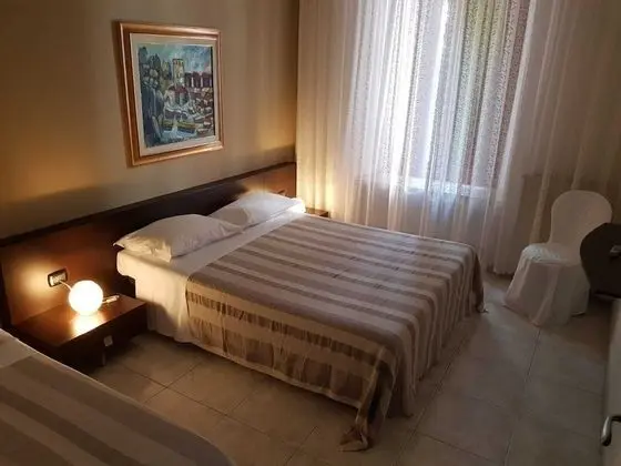 Üç Kişilik Oda