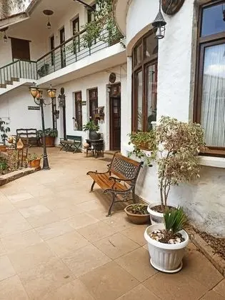 Traditional Üç Kişilik Oda