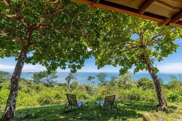 Superior Tek Büyük Yataklı Oda, 2 Çift Kişilik Yatak, Okyanus Manzaralı