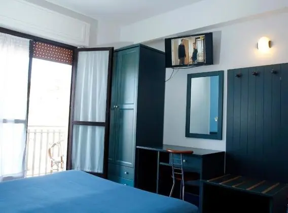 Deluxe Tek Büyük Yataklı Oda, Balkon, Deniz Manzaralı