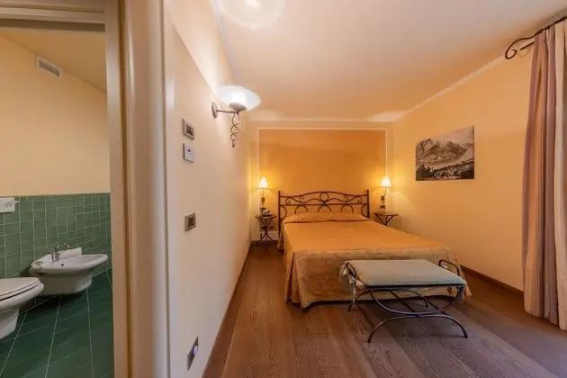 Standard Tek Büyük Yataklı Oda (Street side)