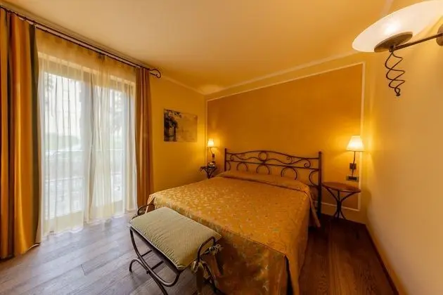 Standard Tek Büyük Yataklı Oda (Street side)