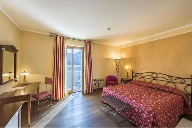 Tek Büyük Yataklı Oda, Balkon, Göl Manzaralı