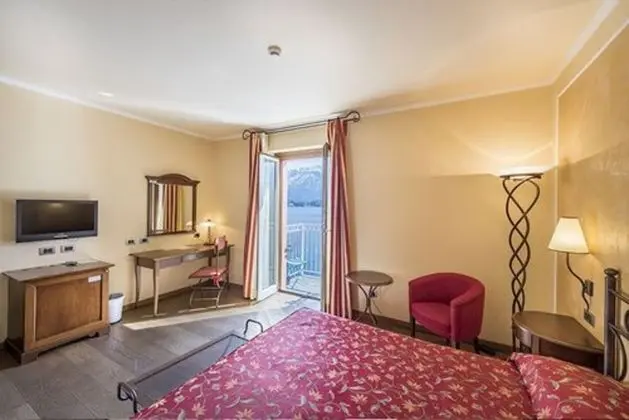 Tek Büyük Yataklı Oda, Balkon, Göl Manzaralı