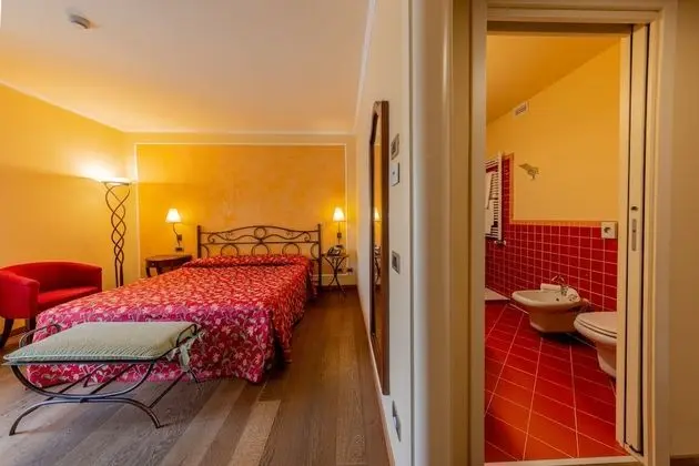 Tek Büyük Yataklı Oda, Balkon, Göl Manzaralı