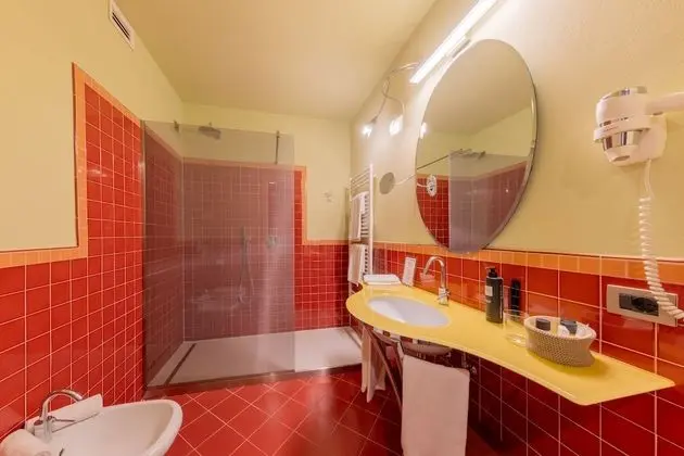 Tek Büyük Yataklı Oda, Balkon, Göl Manzaralı