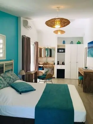 Tek Büyük Yataklı Oda, Özel Banyo, Deniz Manzaralı (BADAMIER)