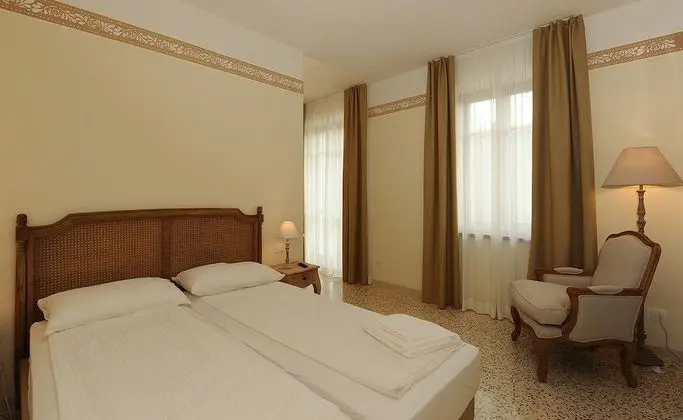 Classic Tek Büyük veya İki Ayrı Yataklı Oda, Bahçe Manzaralı