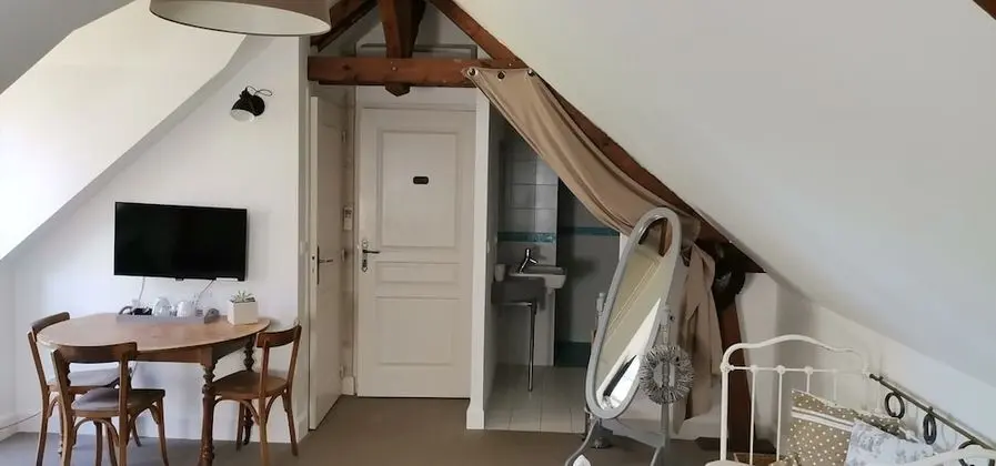 Üç Kişilik Oda (Les Pains Benis)