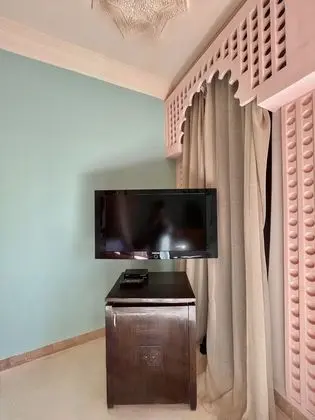 Superior Süit, 1 En Büyük (King) Boy Yatak, Havuz Manzaralı, Dağ Yamacı