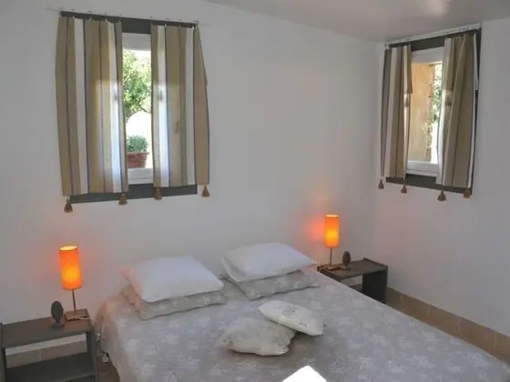 Comfort Tek Büyük Yataklı Oda, Özel Banyo (Chambre de la piscine)