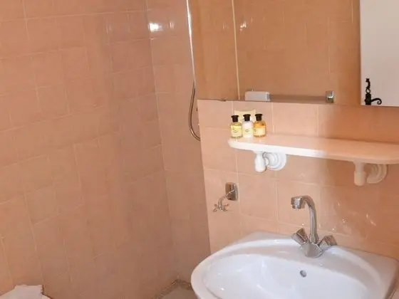 Comfort Tek Büyük Yataklı Oda, Özel Banyo (Chambre de la piscine)