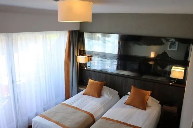 Tek Büyük veya İki Ayrı Yataklı Oda, Balkon, Nehir Manzaralı