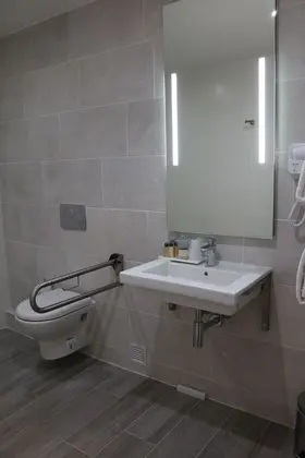 Tek Büyük veya İki Ayrı Yataklı Oda, Balkon, Nehir Manzaralı