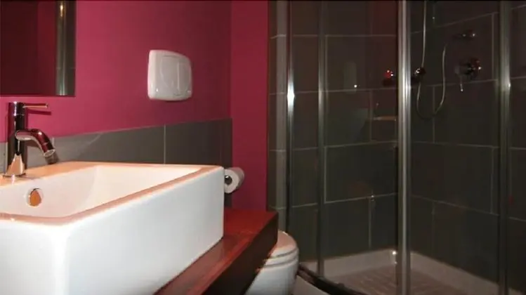 Tek Büyük Yataklı Oda, Banyolu/Duşlu