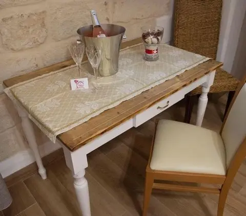 Superior Tek Büyük Yataklı Oda, Özel Banyo, Avlu Manzaralı