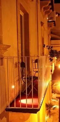 Superior Tek Büyük Yataklı Oda, Balkon, Şehir Manzaralı