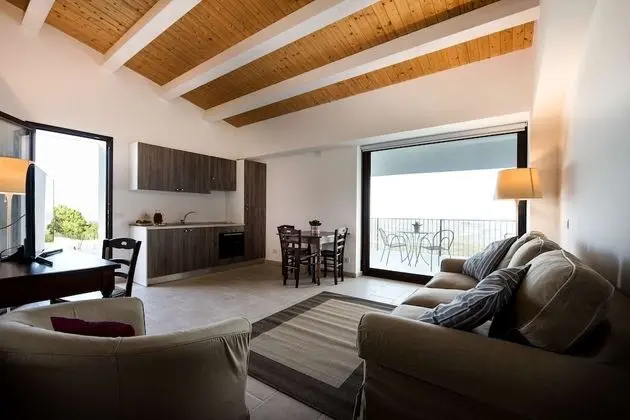 Standard Apart Daire, 2 Büyük (Queen) Boy Yatak, Mutfak, Ek Bina