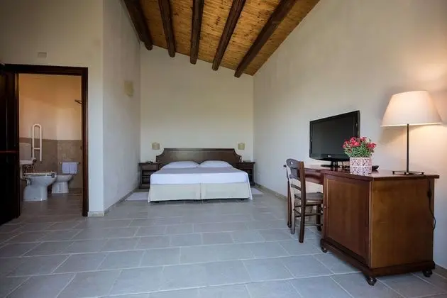Standard Oda, 1 Büyük (Queen) Boy Yatak, Sigara İçilmez (Converts to 2 Twin Beds)