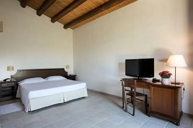 Standard Oda, 1 Büyük (Queen) Boy Yatak, Sigara İçilmez (Converts to 2 Twin Beds)