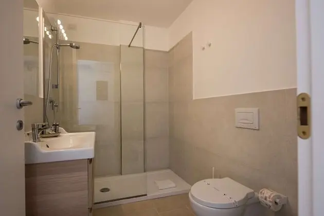 Standard Oda, 1 Büyük (Queen) Boy Yatak, Sigara İçilmez (Converts to 2 Twin Beds)