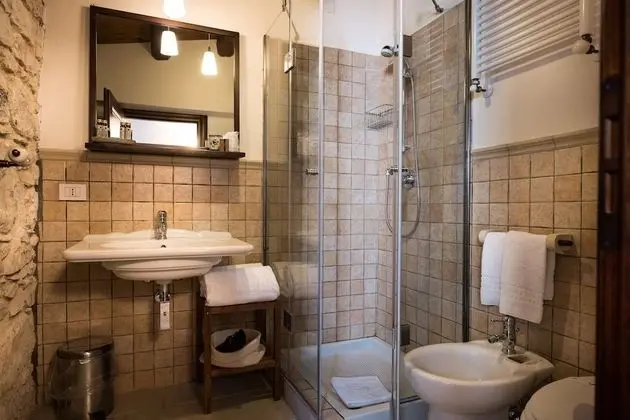 Standard Oda, 1 Büyük (Queen) Boy Yatak, Sigara İçilmez (Converts to 2 Twin Beds)
