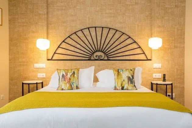 Luxury Oda