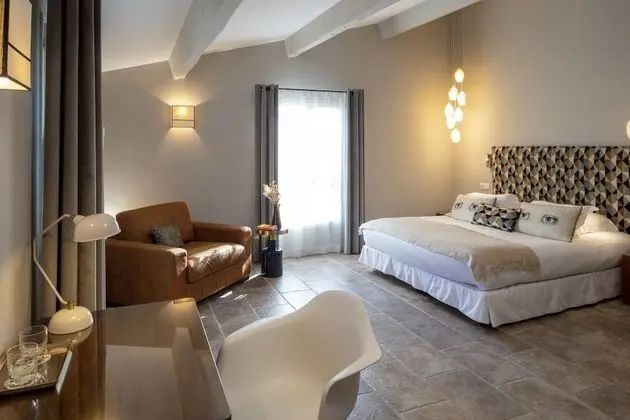 Luxury Oda