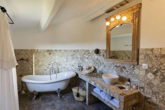 Luxury Oda