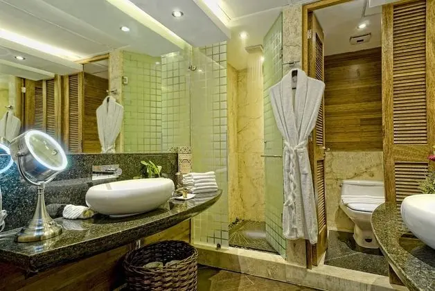 Junior Suite Street View