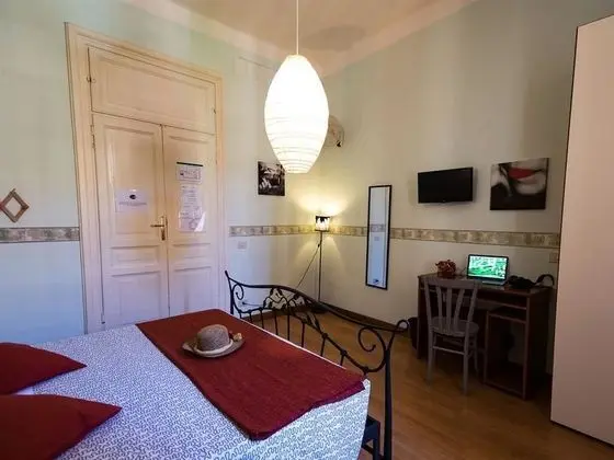 Tek Büyük Yataklı Oda, Ortak Banyo