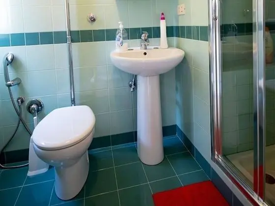 Tek Büyük Yataklı Oda, Ortak Banyo