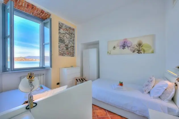 Honeymoon Apart Daire, Birden Çok Yatak, 2 Banyolu, Göl Kenarı (La Dolce Vita Pied dans L' Eau)