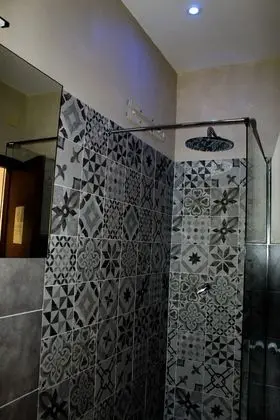 Basic Tek Büyük Yataklı Oda