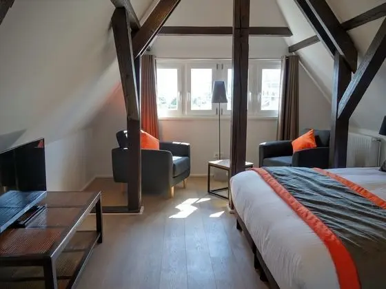 Junior Süit (Combles)