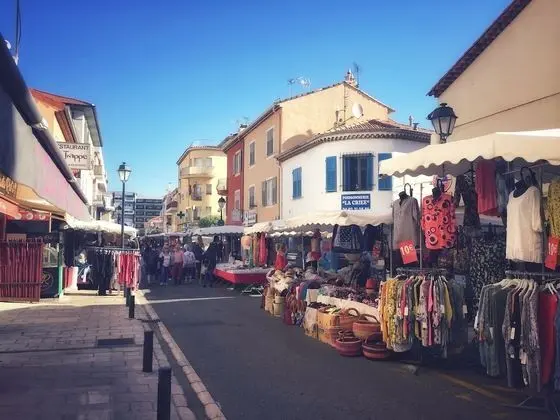 Apart Daire, Banyolu/Duşlu, Bahçe Manzaralı (La Garoupe)