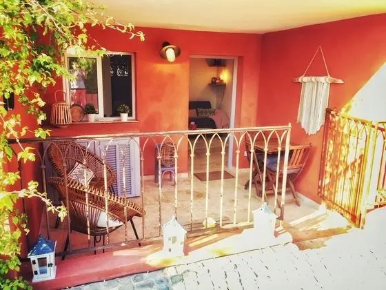 Apart Daire, Banyolu/Duşlu, Bahçe Manzaralı (La Salis)