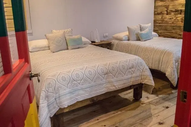 Design Tek Büyük Yataklı Oda, 2 Çift Kişilik Yatak