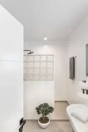 Sirokos Suite