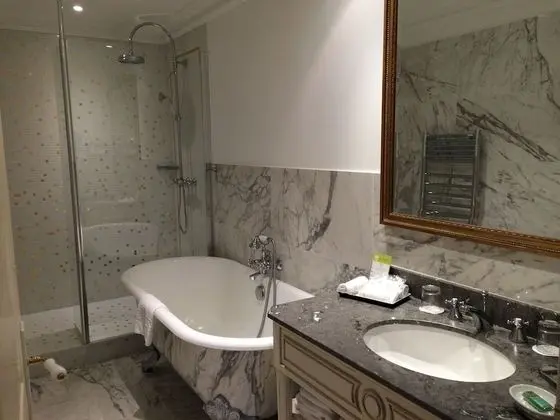 Deluxe Tek Büyük Yataklı Oda, Özel Banyo