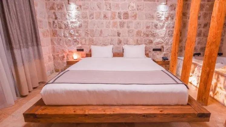 King Suite, Vadi Manzaralı, Şömineli ve Jakuzili
