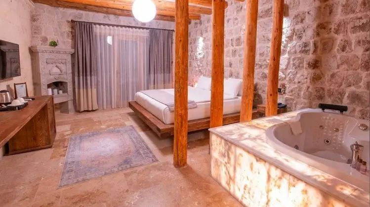 King Suite, Vadi Manzaralı, Şömineli ve Jakuzili