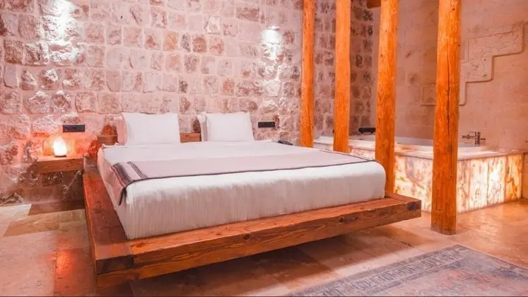 King Suite, Vadi Manzaralı, Şömineli ve Jakuzili