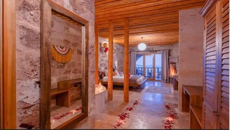 King Suite, Vadi Manzaralı, Şömineli ve Jakuzili
